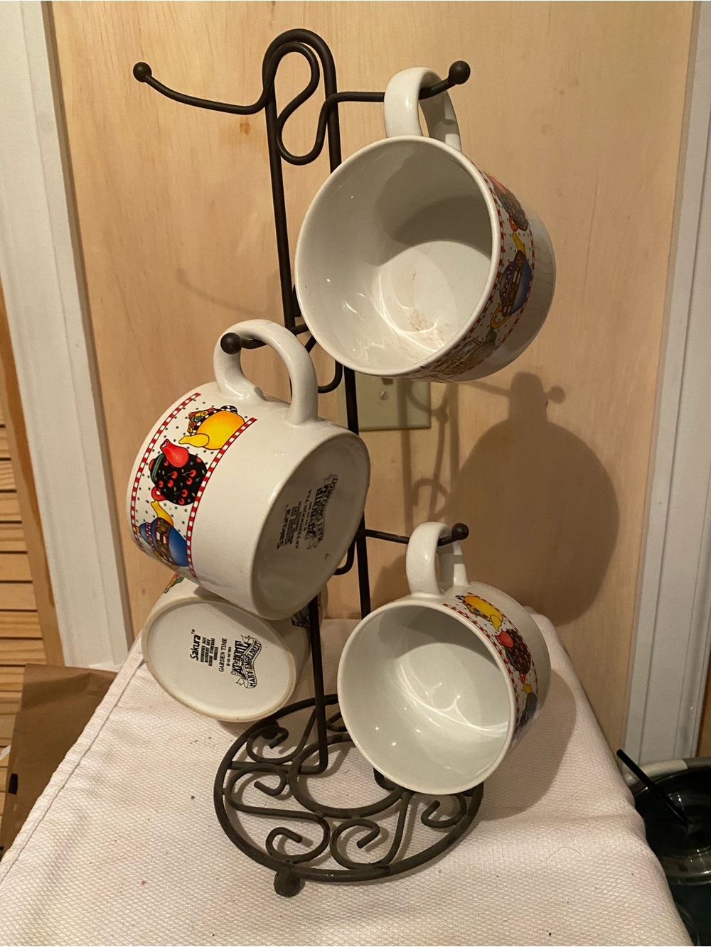 Vintage Sakura White Mugs teapot design by Mary Englehart